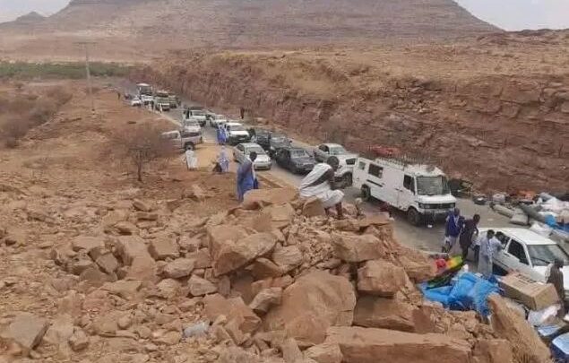 انقلاب شاحنة على طريق الأمل قرب مرتفع جوك